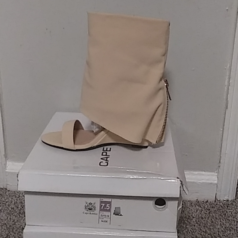 Shoe